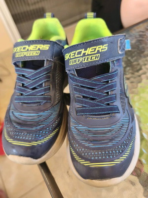 Παιδικό παπούτσι Skechers αδιάβροχο, νούμερο 33, σε πολύ καλή κατάσταση