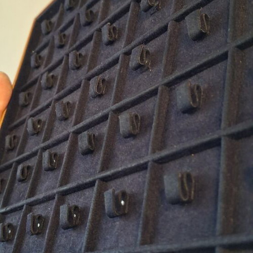 Ring Display Base like new, wooden luxury quality