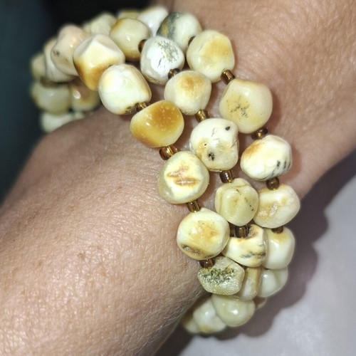 Bracelet made of solid royal Baltic amber, beige, new