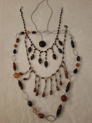 Necklace set in brown shades like new