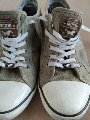 Mustang sneakers used, size 43, in good condition