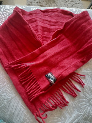 Scarf woolen red used