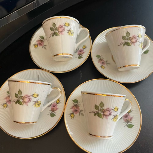 Bavaria coffee cup set of 4 with saucers porcelain like new
