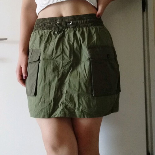 Mini cargo skirt Bershka green like new, size L
