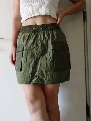 Mini cargo skirt Bershka green like new, size L