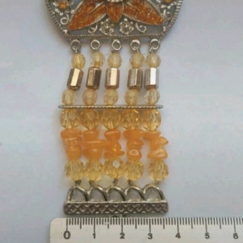 Bracelet used with floral design and colorful beads