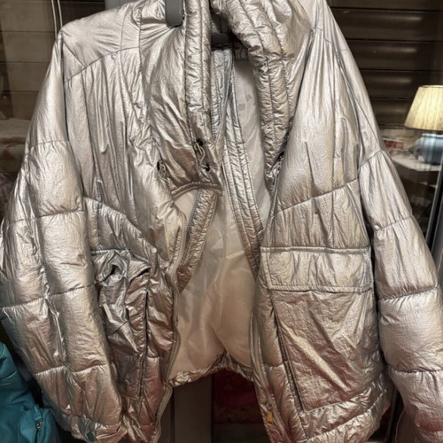 Silver jacket like new, very warm, one size with internal straps