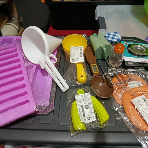 Kitchen tools set new