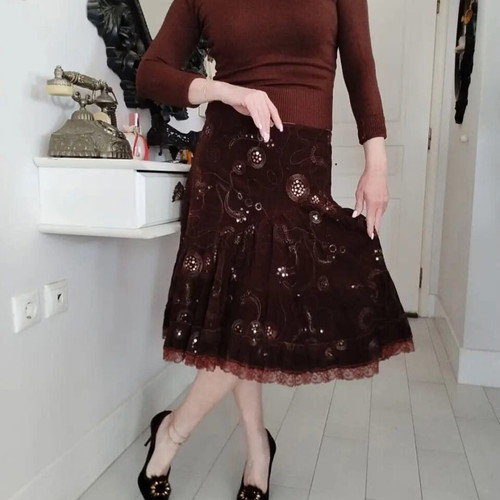Vintage corduroy skirt Queen No.48 like new, brown with lace and sequins