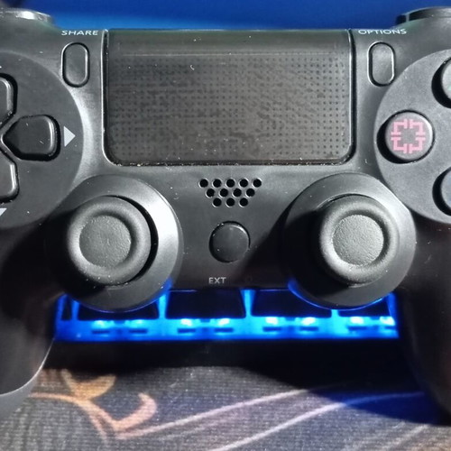 Wireless controller for PS4 and PC like new, not original