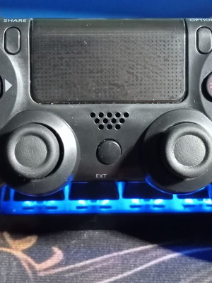 Wireless controller for PS4 and PC like new, not original