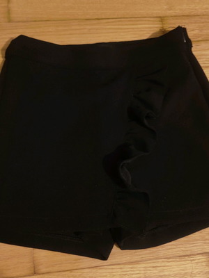 Shorts with ruffles black like new, 5 years old, size 110 cm