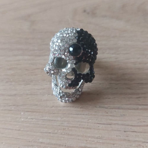 Skull ring like new with black and clear crystals, adjustable