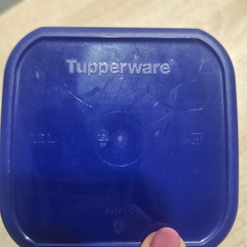 Tupperware food container 1.2L like new