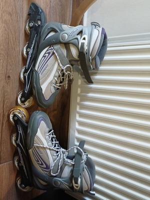 Bladerunner Rollers size 40.5 like new with protective gear gift