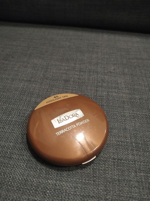Isadora terracotta powder Highlight tan No.45 like new