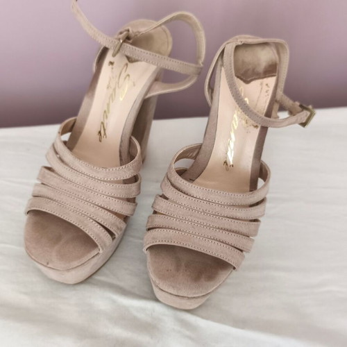 Sante nude sandals size 35 like new