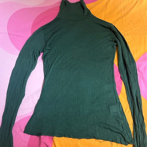 Cypress turtleneck like new, short elastic size S