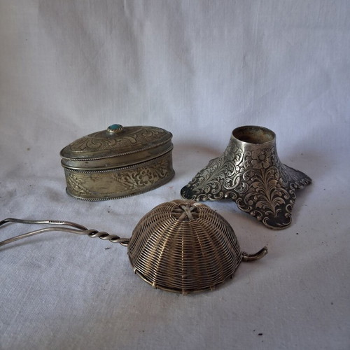 Set of 3 vintage metal decorative items like new