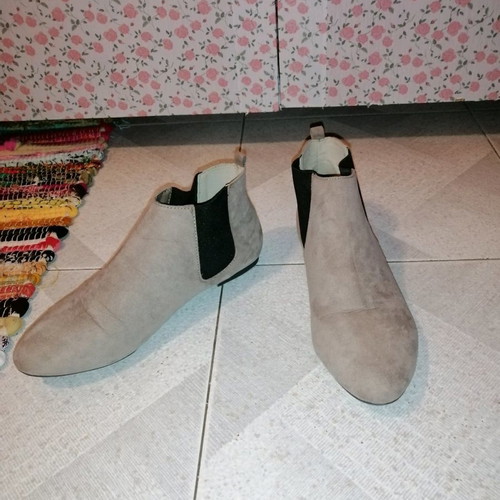 Grey ankle boots size 36 like new