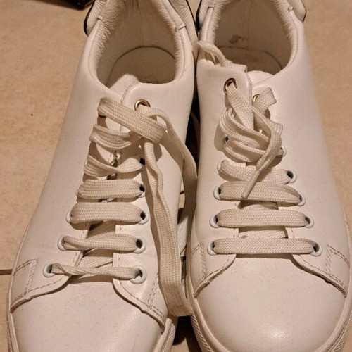 Louis Vuitton white sneakers size 38 like new