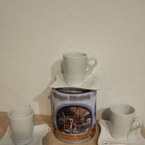 Coffee set triad like new with biscuit box