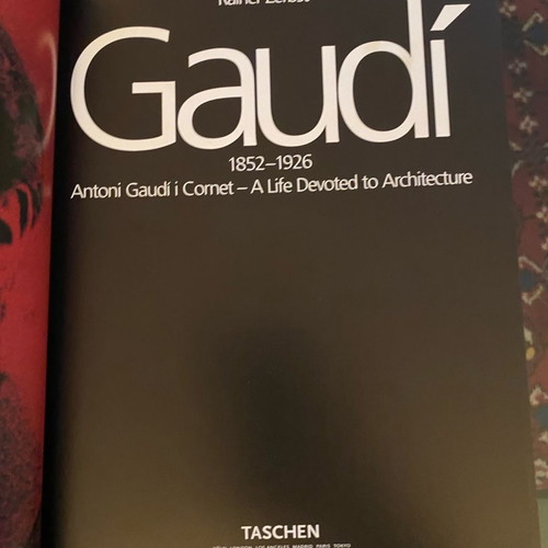 Gaudi book like new, English