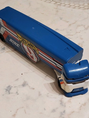 Hot Wheels Speedway Hauler 2016 used with minor chip on rear door