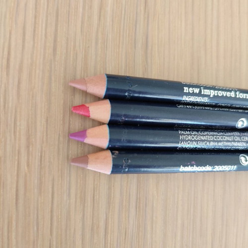 Glamorous lip liners like new, pack of 4 pieces