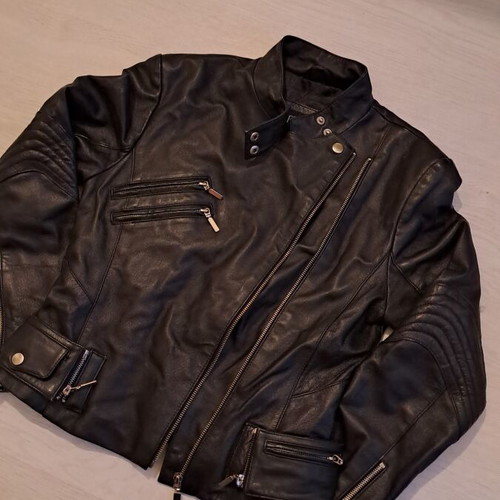 Women's leather biker jacket size S like new, black