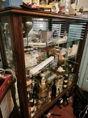 Display cabinet solid wood used, 157x113x40 cm
