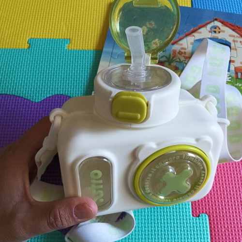 Kids Water Bottle "Camera" 600ml like new with strap