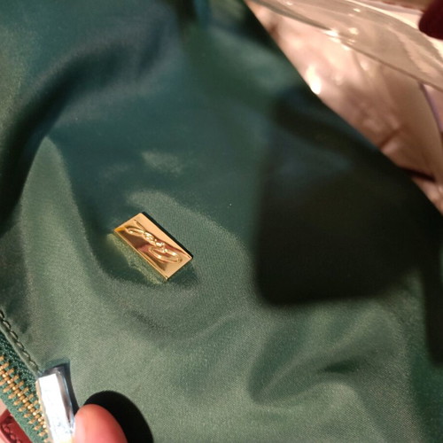 Axel handbag like new with detachable pouch