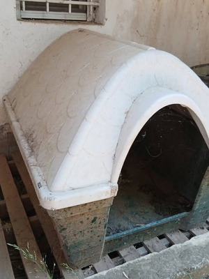 Dog house used, large plastic 95x75x65 cm