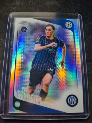 Topps Chrome UEFA Pio Esposito X-Fractor ποδοσφαιρική κάρτα πρωτοεμφανιζόμενου #163