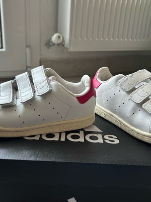 Παιδικά παπούτσια Stan Smith σαν καινούργιο, νούμερο 27