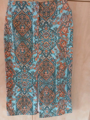 Iraida skirt like new, size large, multicolored