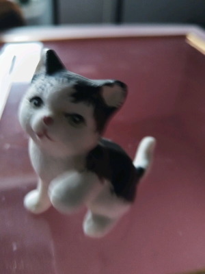 Porcelain cat new, 5 cm tall