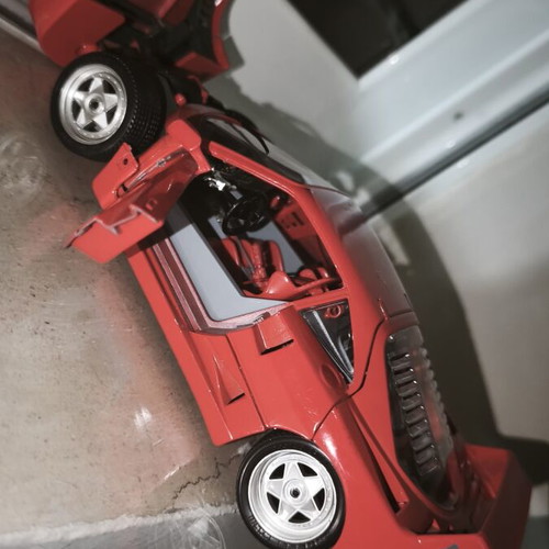 Ferrari F40 BBurago 1:18 model car, red, detailed interior