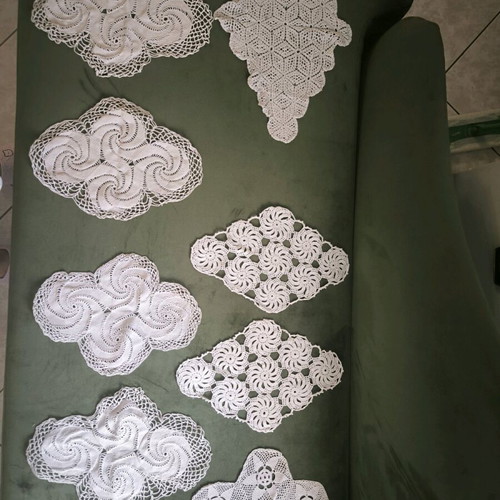 Set of 36 handmade white vintage doilies like new