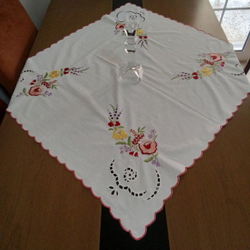 Embroidery set 4 pcs with machine embroidery like new