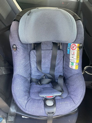 Maxi-Cosi AxissFix 360 Car Seat like new with ISOFIX and 360° rotation