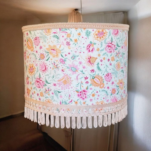 Romantic Touch ceiling light with floral lampshade