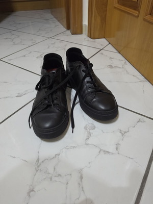 Boggi leather men's sneakers used