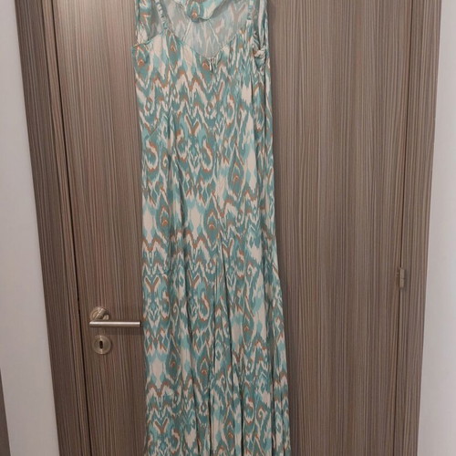 Chicard Satin Maxi φόρεμα σε εκρού, πράσινο και μπεζ