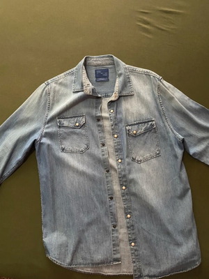 Zara denim jacket medium blue like new