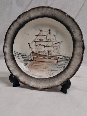 Керамична ръчно изработена чиния на Катерина Георганта диаметър 24, като нова