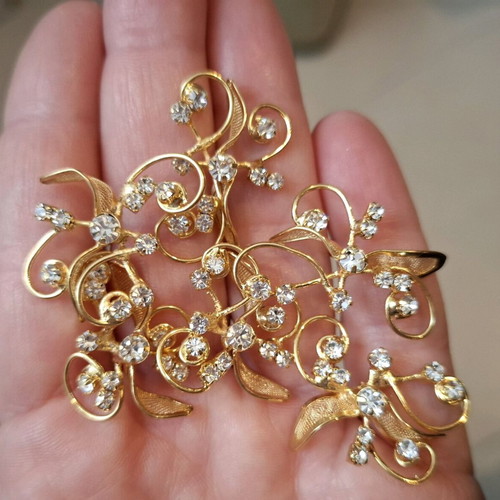 Hair accessories new, pack of 12 with rhinestones in silver and gold