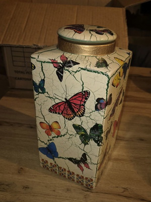 Porcelain container like new