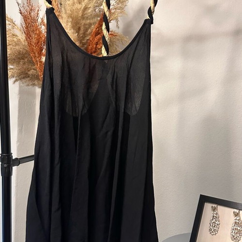 BSB airy top like new, black with gold-black braids